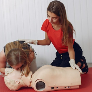 Novinka mezi kroužky - Mladý zdravotník 